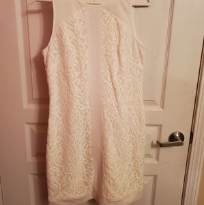 Vince Camuto Size 6 White Shift Dress - White lace detailing